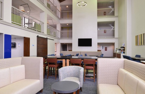 Palm Desert Hotel | Holiday Inn Express Palm-Desert by IHG