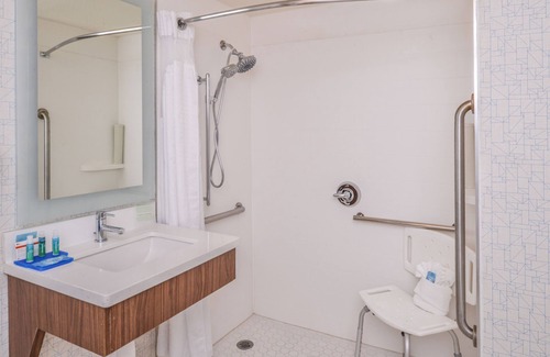 Palm Desert Hotel | Holiday Inn Express Palm-Desert by IHG
