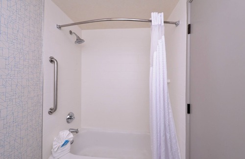 Palm Desert Hotel | Holiday Inn Express Palm-Desert by IHG