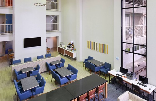 Palm Desert Hotel | Holiday Inn Express Palm-Desert by IHG