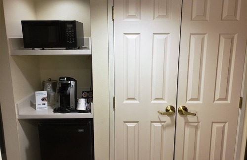 Hillsboro Hotel | Holiday Inn Express Portland West/Hillsboro by IHG
