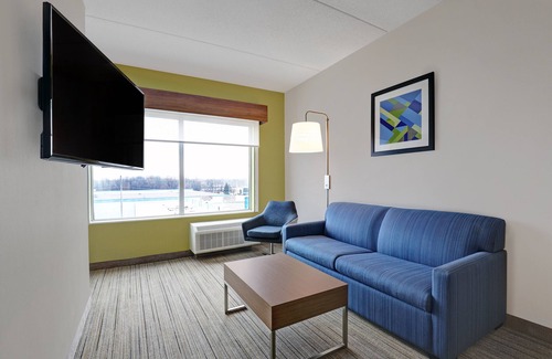 Collingwood Hotel | Holiday Inn Express & Suites Collingwood by IHG