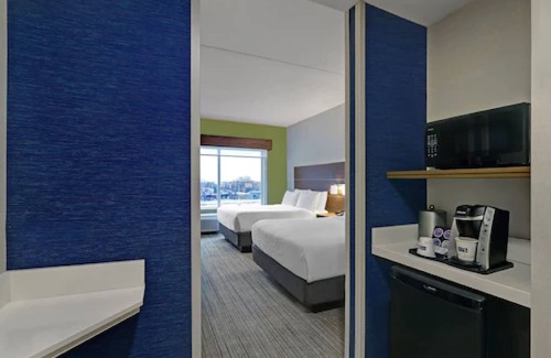 Collingwood Hotel | Holiday Inn Express & Suites Collingwood by IHG