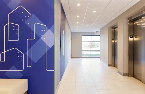 Clarksville Hotel | Holiday Inn Express & Suites Clarksville North by IHG