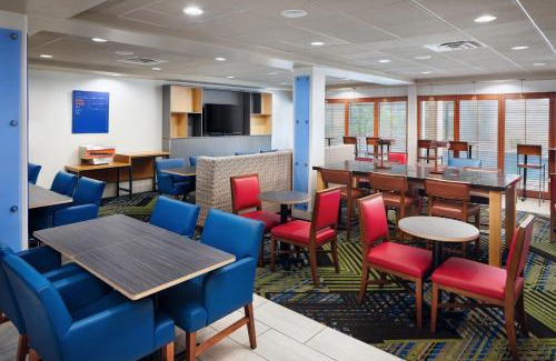 Southside Hotel | Holiday Inn Express & Suites Jacksonville South East - Medical Center Area by IHG