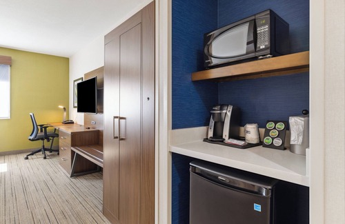 North Whisman Hotel | Holiday Inn Express & Suites Mountain View Silicon Valley by IHG
