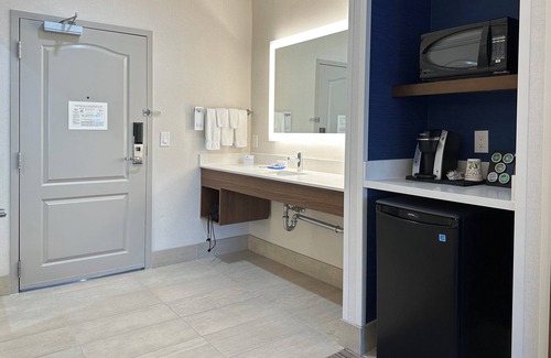 North Whisman Hotel | Holiday Inn Express & Suites Mountain View Silicon Valley by IHG
