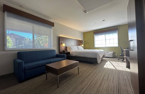 North Whisman Hotel | Holiday Inn Express & Suites Mountain View Silicon Valley by IHG
