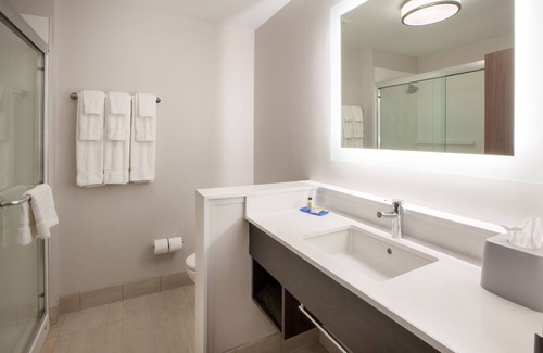 South Haven Hotel | Holiday Inn Express South Haven by IHG