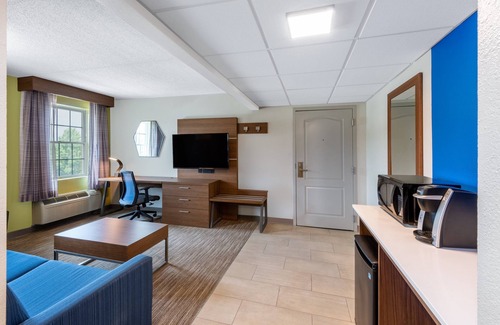 State College Hotel | Holiday Inn Express State College at Williamsburg Square by IHG