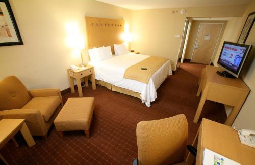 Saltillo Hotel | Holiday Inn Express Saltillo Zona Aeropuerto by IHG