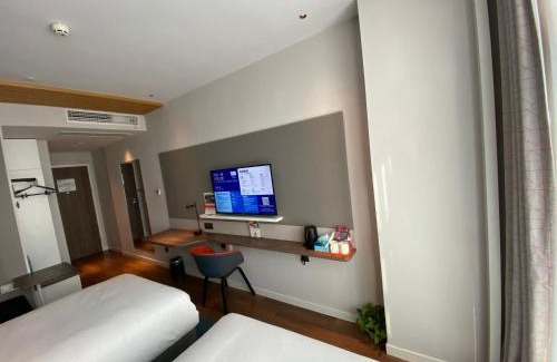 Pudong Hotel | Holiday Inn Express Shanghai Tangzhen by IHG - 20 mins to PVG Airport and Disney land