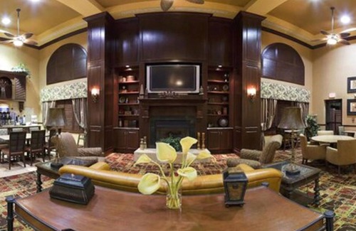 Bloomington Hotel | Holiday Inn Express & Suites Bloomington by IHG