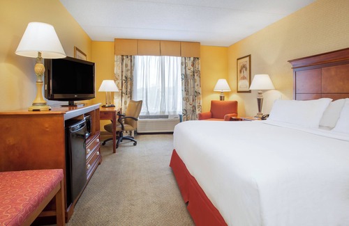 Bloomington Hotel | Holiday Inn Express & Suites Bloomington by IHG