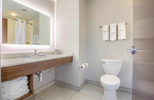 Gulf Shores Hotel | Holiday Inn Express & Suites Gulf Shores by IHG