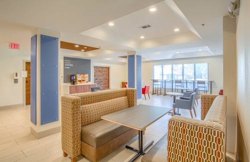 Gulf Shores Hotel | Holiday Inn Express & Suites Gulf Shores by IHG