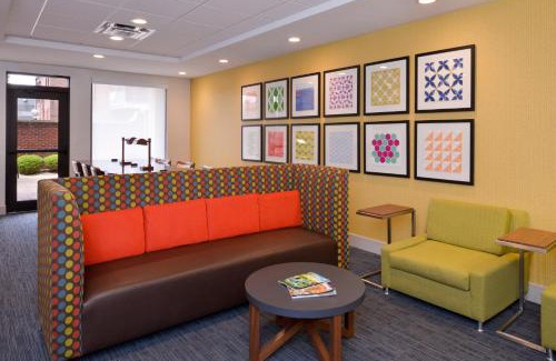 Downtown Indianapolis Hotel | Holiday Inn Express & Suites Indianapolis Dtn-Conv Ctr Area by IHG