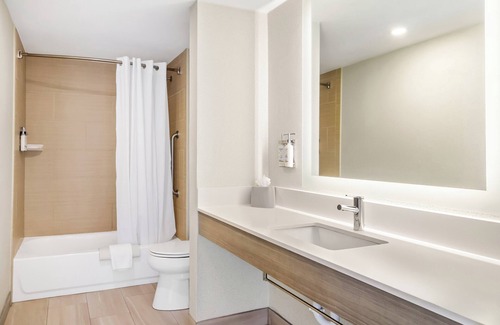 Southside Hotel | Holiday Inn Express & Suites Jacksonville SE- Med Ctr Area by IHG
