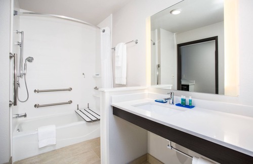 Rapid City Hotel | Holiday Inn Express & Suites Rapid City - Rushmore South by IHG