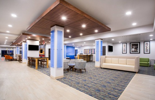 Rapid City Hotel | Holiday Inn Express & Suites Rapid City - Rushmore South by IHG