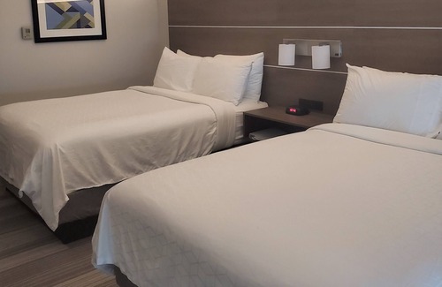 West San Antonio Hotel | Holiday Inn Express & Suites San Antonio-West-SeaWorld Area by IHG