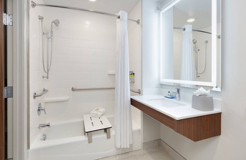 San Antonio Hotel | Holiday Inn Express & Suites San Antonio NW near SeaWorld by IHG