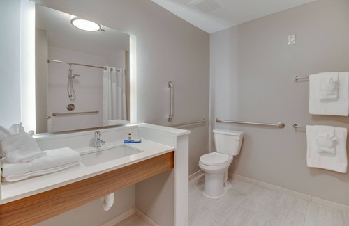 Union City Hotel | Holiday Inn Express & Suites Union City by IHG