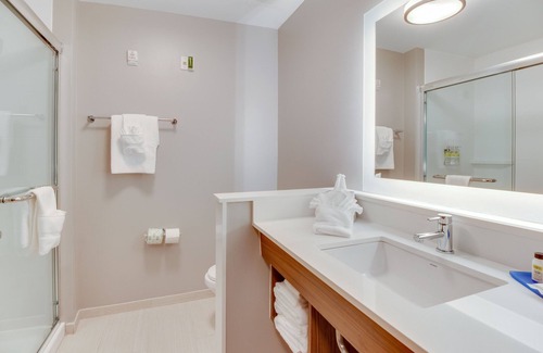 Union City Hotel | Holiday Inn Express & Suites Union City by IHG