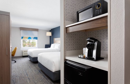 Williamsburg Hotel | Holiday Inn Express & Suites Williamsburg by IHG