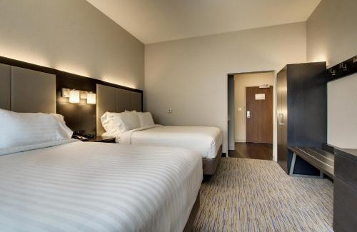 Mount Pleasant Hotel | Holiday Inn Express & Suites Charleston NE Mt Pleasant US17 by IHG