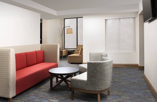 College Park Hotel | Holiday Inn Express & Suites College Park-University Area by IHG