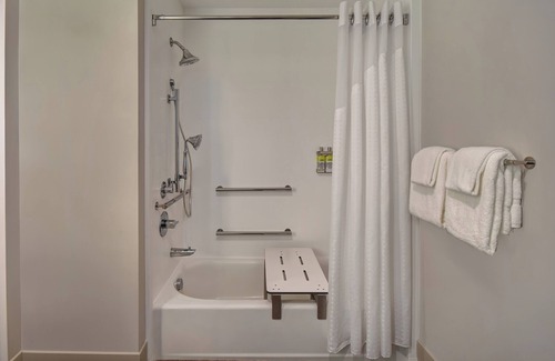 Galveston Hotel | Holiday Inn Express & Suites Galveston Beach by IHG