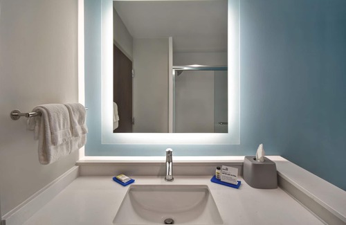 Galveston Hotel | Holiday Inn Express & Suites Galveston Beach by IHG