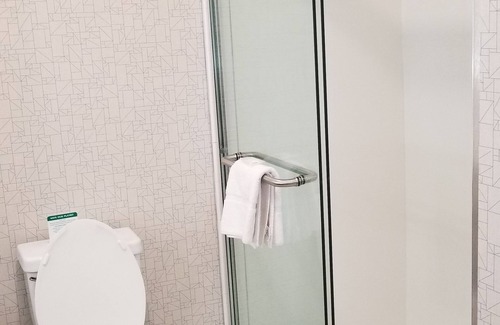 Lake Forest Hotel | Holiday Inn Express & Suites Lake Forest by IHG