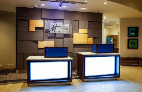 West Main Historic District Hotel | Holiday Inn Express & Suites Downtown Louisville by IHG