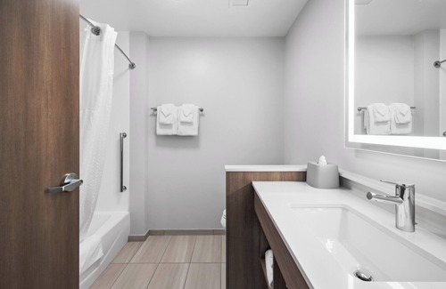 Marinette Hotel | Holiday Inn Express & Suites Marinette by IHG