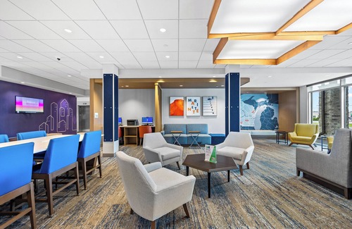 Marinette Hotel | Holiday Inn Express & Suites Marinette by IHG