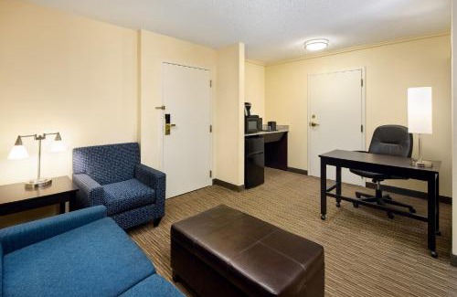 Alpharetta Hotel | Holiday Inn Express & Suites Alpharetta by IHG