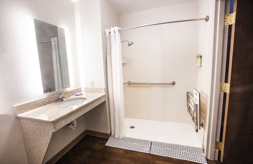 Bethlehem Hotel | Holiday Inn Express & Suites Bethlehem Arpt-Allentown Area