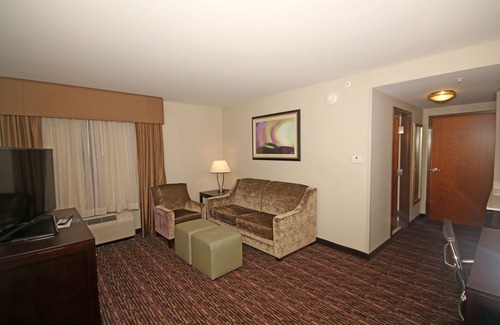 Paw Creek Hotel | Holiday Inn Express & Suites Charlotte North by IHG