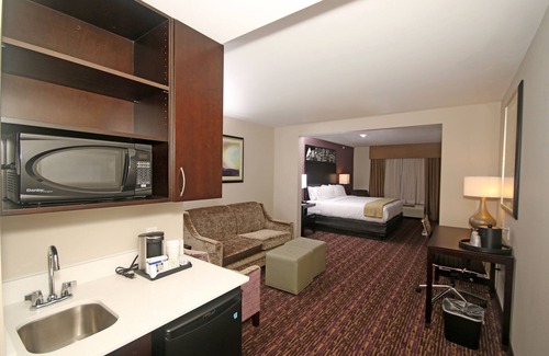 Paw Creek Hotel | Holiday Inn Express & Suites Charlotte North by IHG