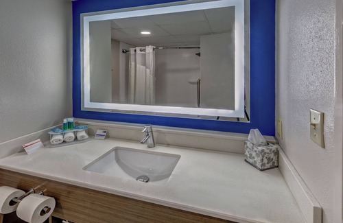 Crossville Hotel | Holiday Inn Express & Suites Crossville by IHG