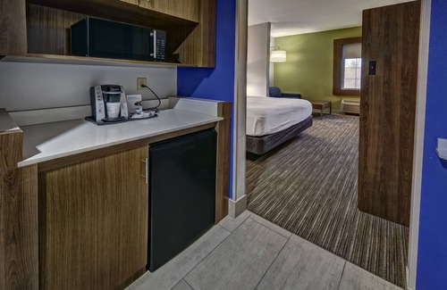 Crossville Hotel | Holiday Inn Express & Suites Crossville by IHG