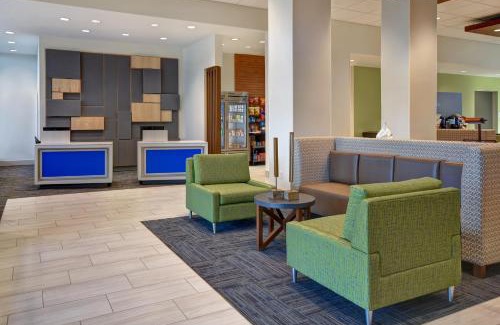Galveston Hotel | Holiday Inn Express & Suites - Galveston Beach by IHG