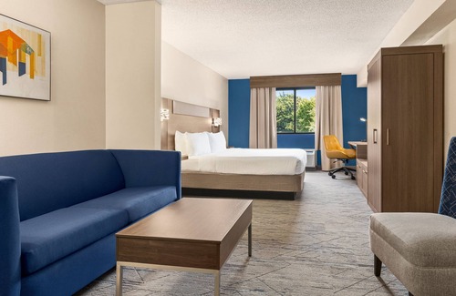 Greenville Downtown Hotel | Holiday Inn Express & Suites Greenville - Downtown by IHG