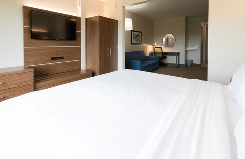 Lexington Hotel | Holiday Inn Express & Suites Lexington NW-The Vineyard by IHG