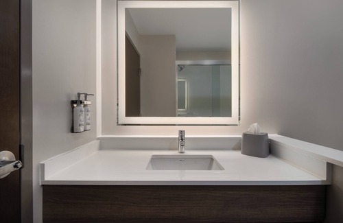 Muskegon Hotel | Holiday Inn Express & Suites Muskegon - Grand Haven by IHG