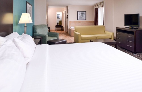 North Lima Hotel | Holiday Inn Express & Suites North Lima by IHG