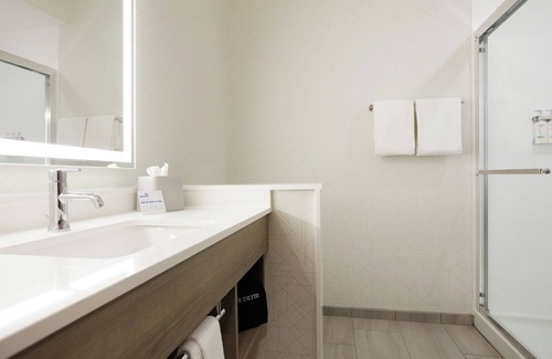 Oak Ridge Hotel | Holiday Inn Express & Suites Oak Ridge by IHG