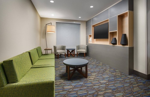 Oakhurst Hotel | Holiday Inn Express & Suites Oakhurst - Yosemite Park Area by IHG